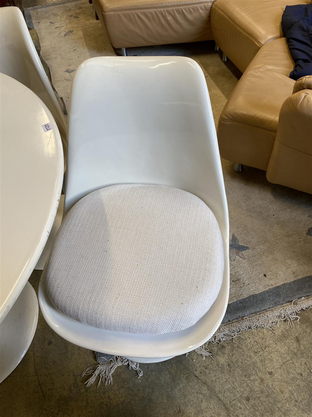 A Saarinen-designed Tulip table and four chairs, 120cm diameter, height 78cm